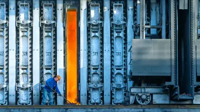 Man in industrial gear processing liquid iron, Bosch Digital Twin Industries, BDTI